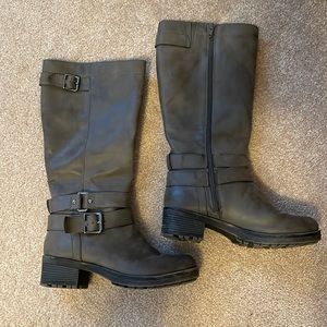 Tall grey/brown boots